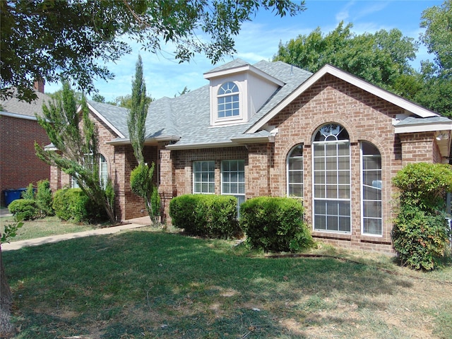 view of front of house with a front yard