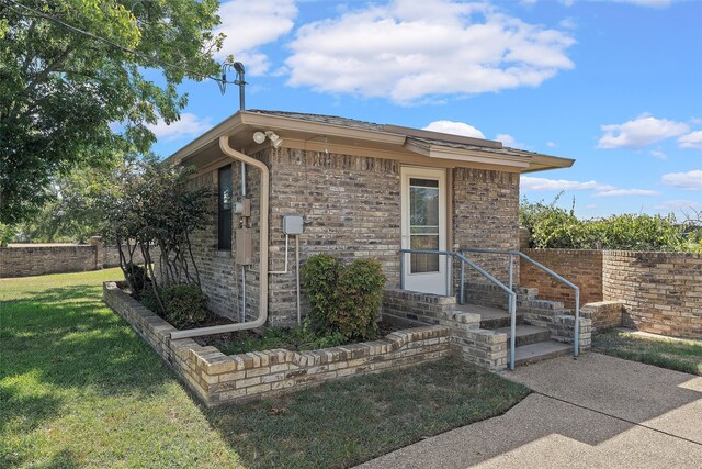 view of front of house featuring a front yard