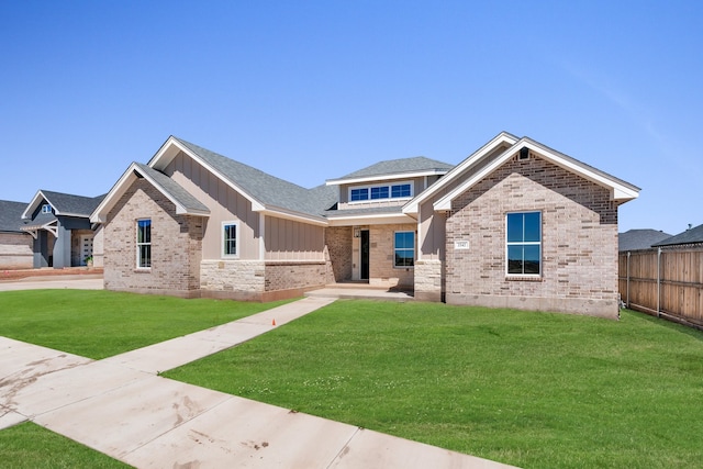 craftsman inspired home with a front yard