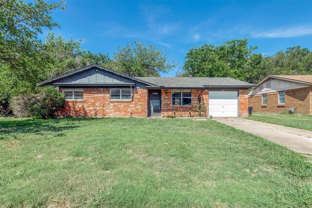 ranch-style house featuring a front lawn and a garage