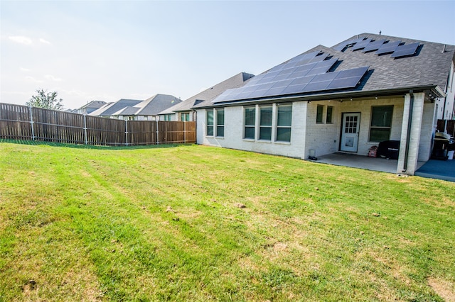 view of yard featuring a patio