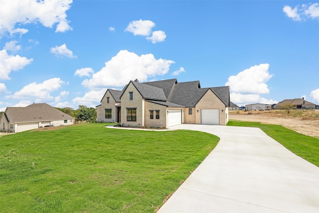 view of front facade featuring a front lawn and a garage