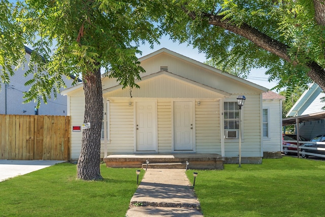 view of front of property featuring a front lawn and cooling unit