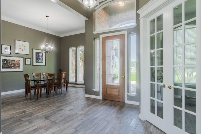 dining room featuring a chandelier, light hardwood / wood-style floors, and crown molding