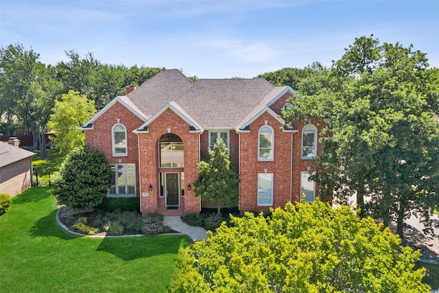 front facade featuring a front lawn