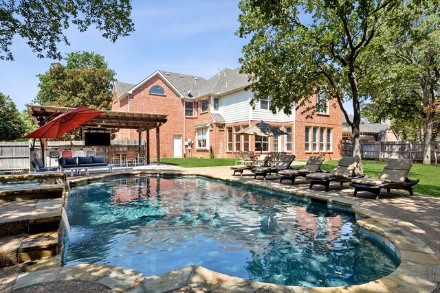 view of front of property featuring a yard