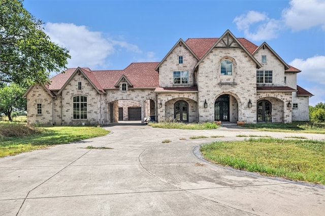 view of front of home with a front lawn