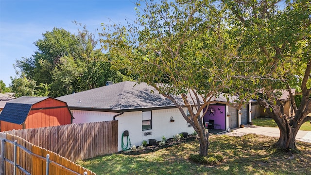 view of front of home with a front lawn