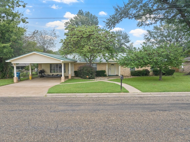 view of front of home featuring a front lawn and a carport