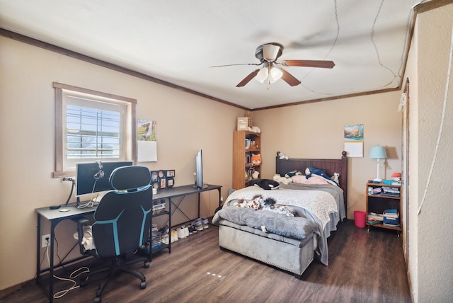 bedroom featuring ceiling fan, dark hardwood / wood-style floors, and crown molding