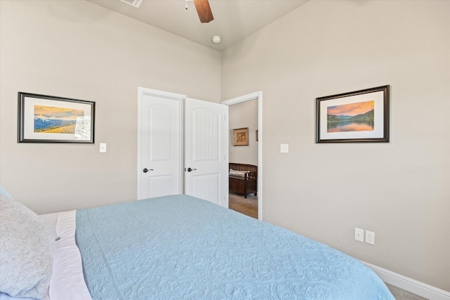 bedroom with baseboards and a ceiling fan