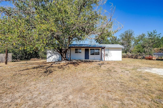 exterior space featuring a front yard