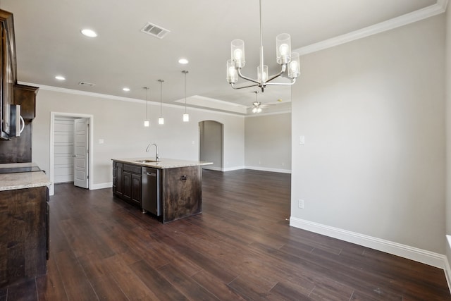 kitchen with an island with sink, ceiling fan, sink, appliances with stainless steel finishes, and decorative light fixtures