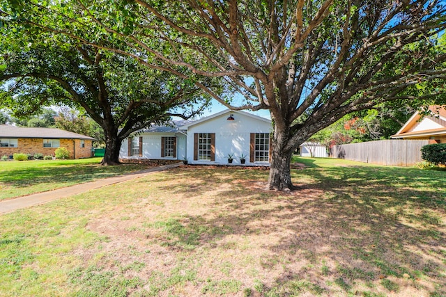 ranch-style home with a front yard