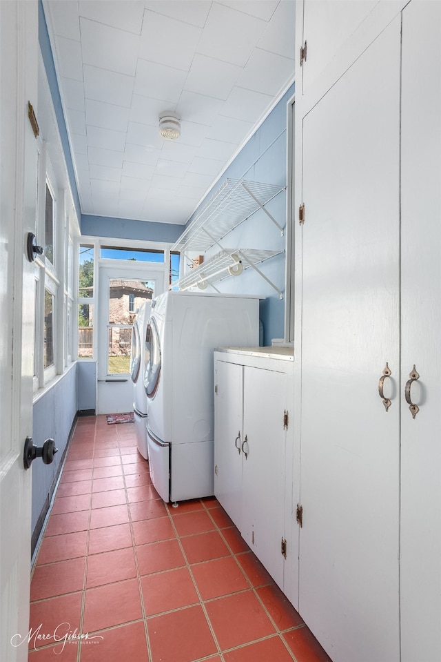 laundry area with tile patterned flooring and washing machine and clothes dryer