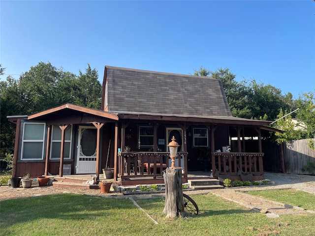 view of front of property featuring a porch and a front yard