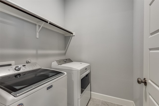 laundry room featuring light tile patterned flooring and independent washer and dryer