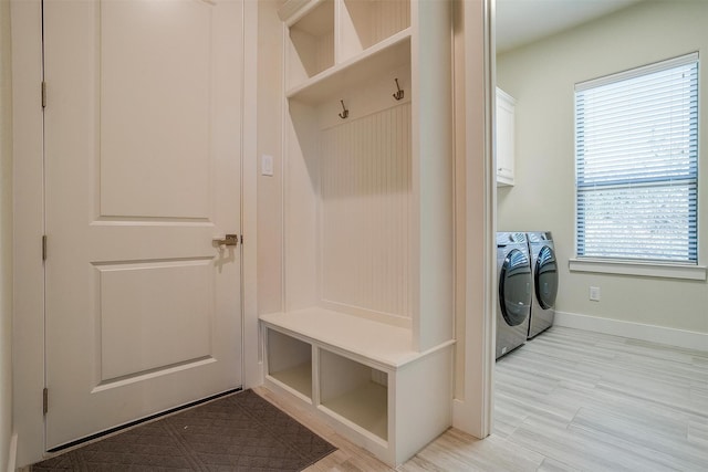 mudroom featuring plenty of natural light and independent washer and dryer