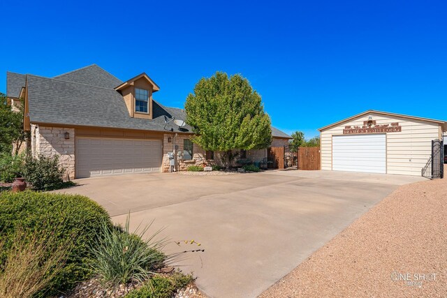 view of front facade featuring a garage