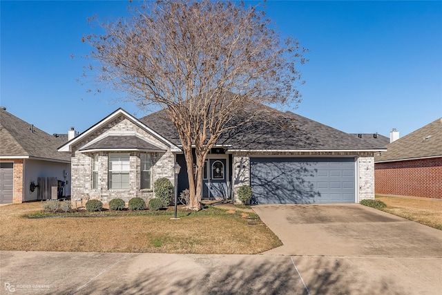 view of front of house featuring a garage and a front yard