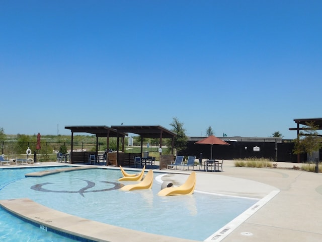 view of swimming pool