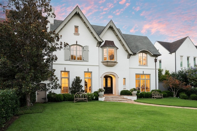 view of front of home featuring a yard