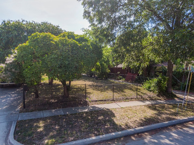 Listing photo 3 for 1933 5th Ave, Fort Worth TX 76110