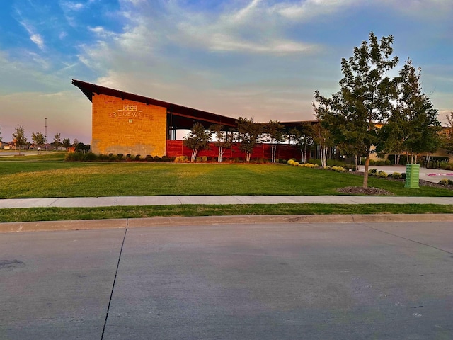 exterior space featuring a lawn