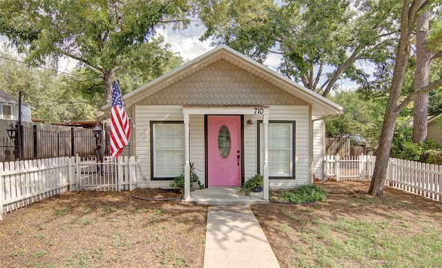 view of front of property with fence and covered porch