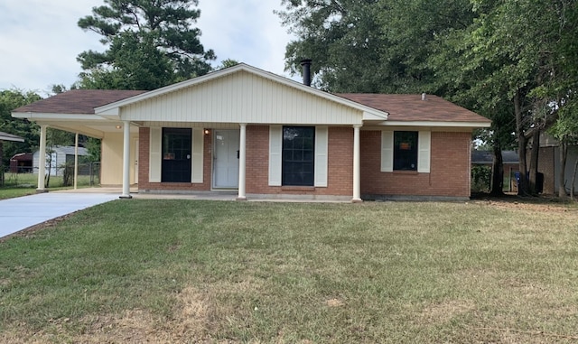 single story home with a front yard