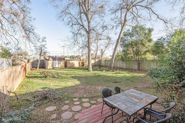 view of yard with a shed