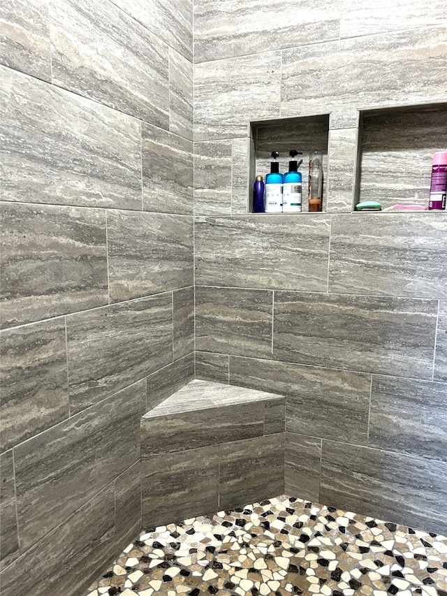 bathroom featuring tiled shower