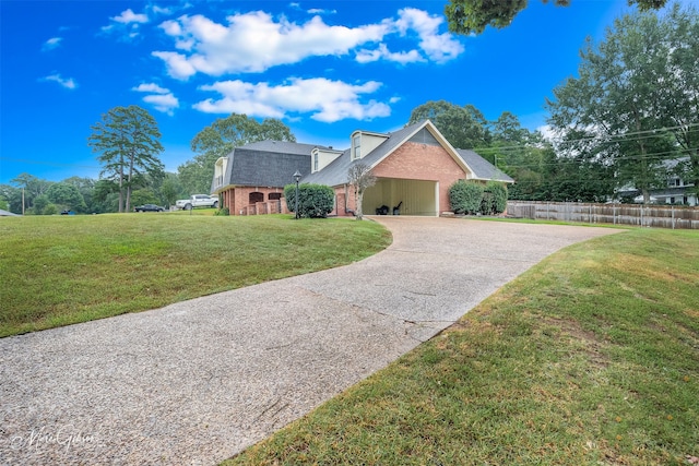 view of front facade featuring a front lawn