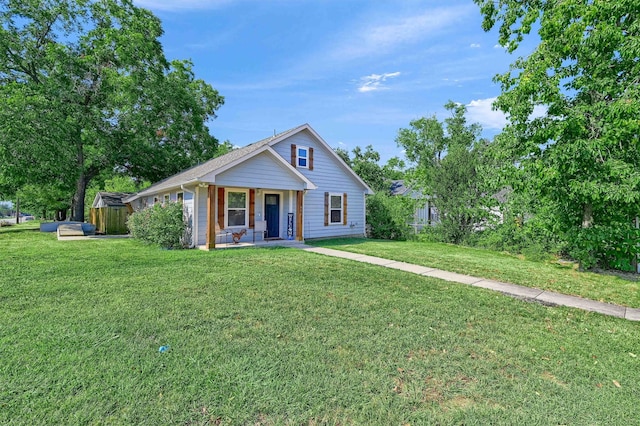 view of front facade with a front yard