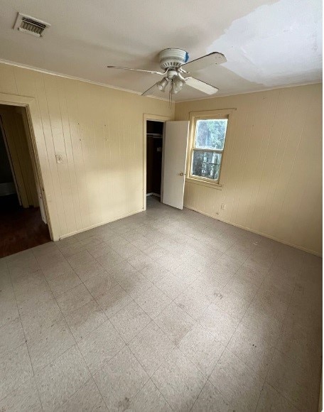 unfurnished room with tile patterned flooring, ceiling fan, and ornamental molding