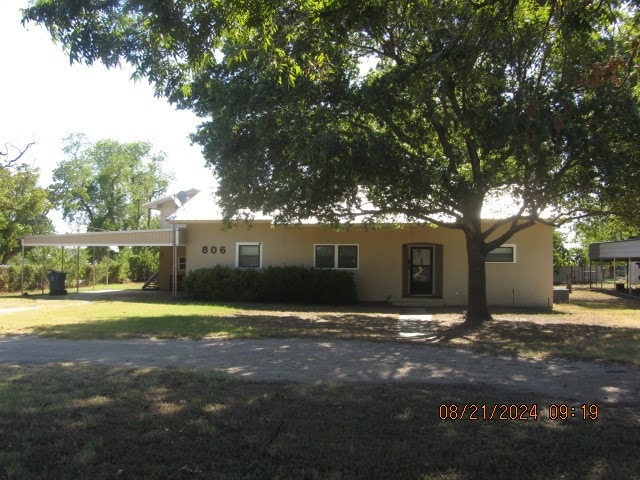 ranch-style house with a front yard