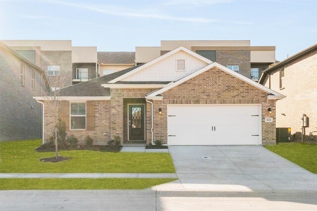 view of front of house featuring a lawn and a garage