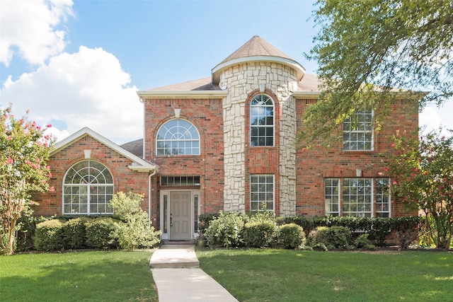 view of front of home featuring a front lawn