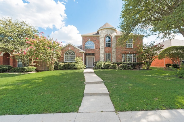 view of front of home featuring a front lawn