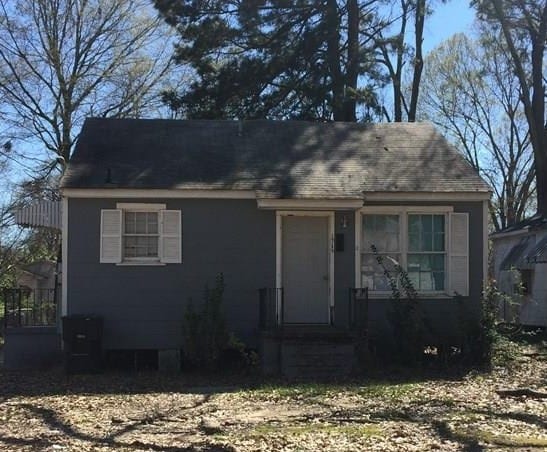 view of front of house featuring central AC unit