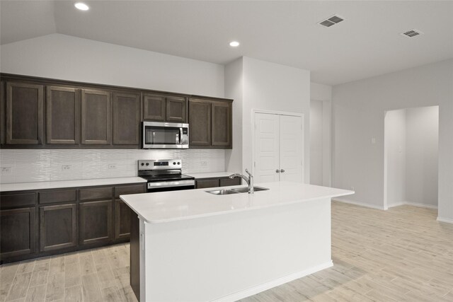 3476 N Crowley Cleburne Rd, Fort Worth, TX 76123 - kitchen with sink, tasteful backsplash, light wood-type flooring, appliances with stainless steel finishes, and an island with sink