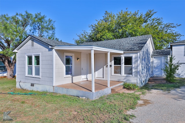 view of front of house with a front yard