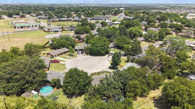 view of yard featuring a storage unit