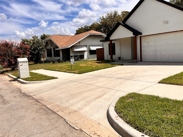 view of front facade featuring a garage and a front lawn