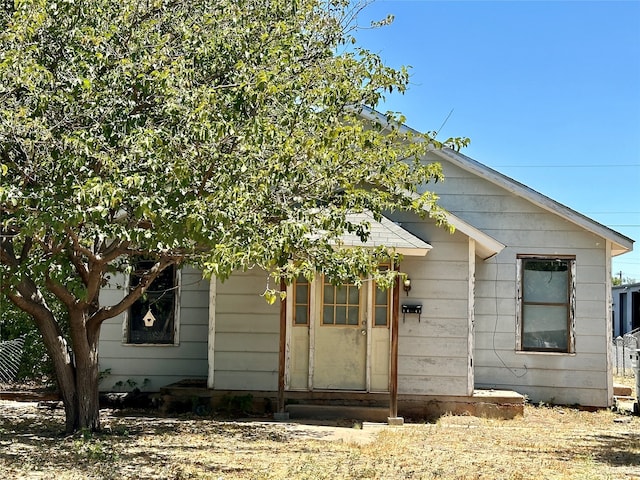 view of front of property