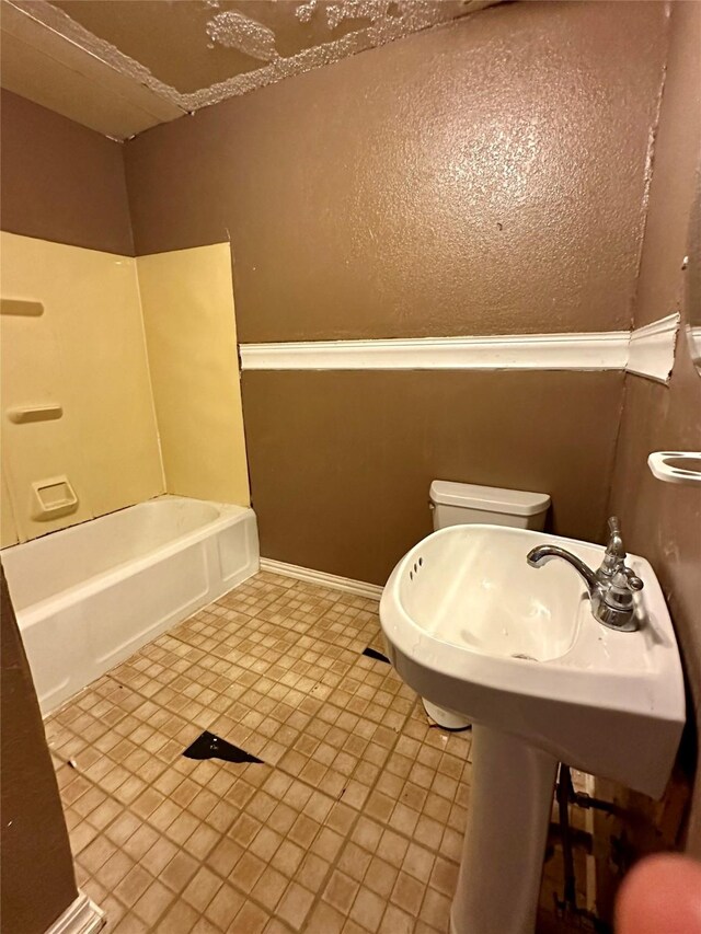 bathroom featuring toilet and a bathing tub