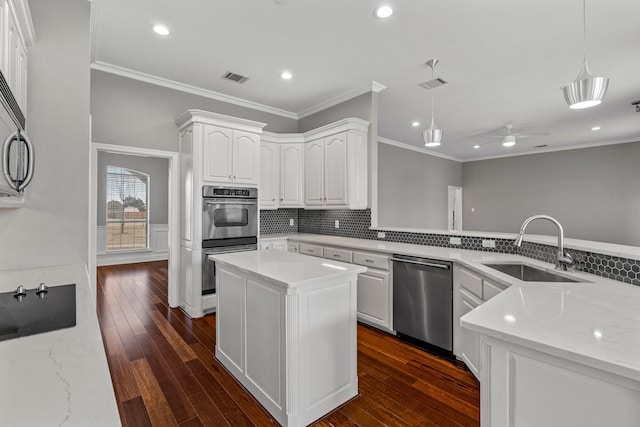 kitchen featuring sink, appliances with stainless steel finishes, dark hardwood / wood-style flooring, and ceiling fan