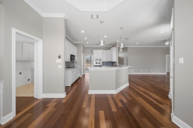 kitchen with dark tile patterned flooring, an island with sink, stainless steel appliances, ceiling fan, and white cabinets