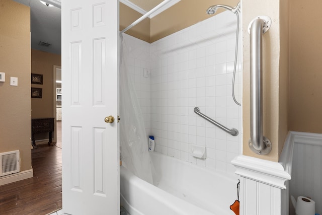 bathroom featuring tiled shower / bath and wood-type flooring