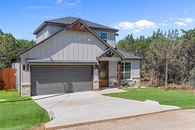 view of front facade featuring a garage and a front yard